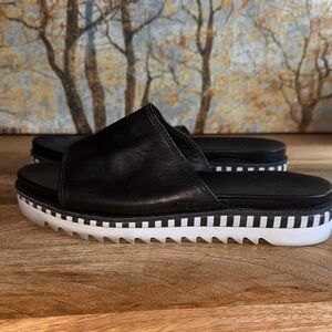 Tory Burch Black Leather Slide Sandals with White Contrast Sole